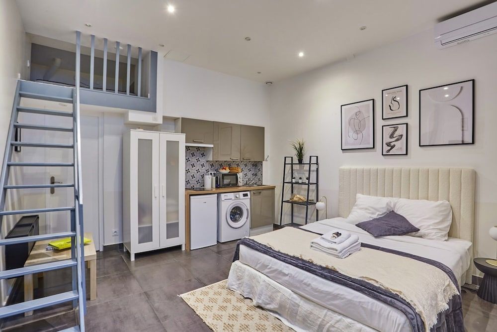 Spacious Studio Center of Paris/montmartre