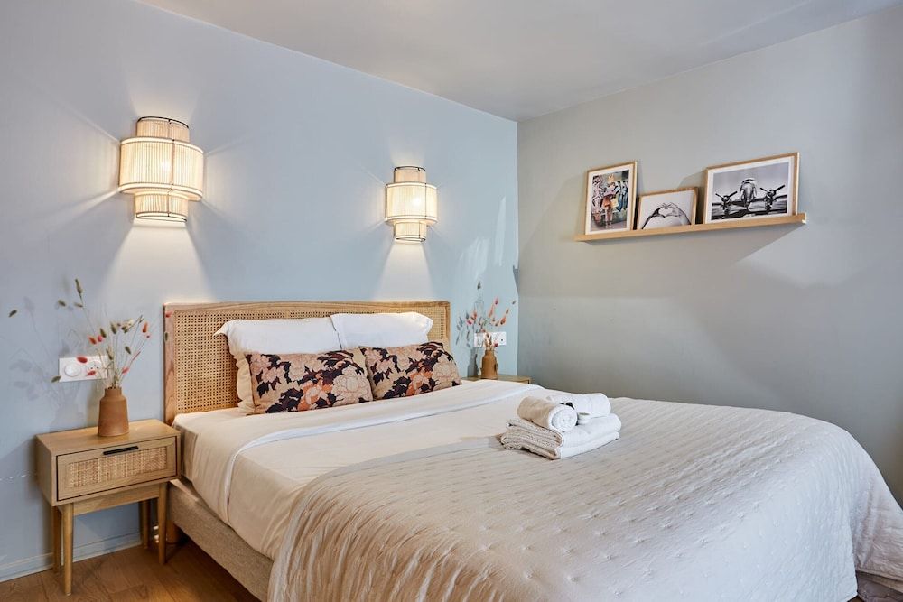 Charming Studio Center of Paris With AC