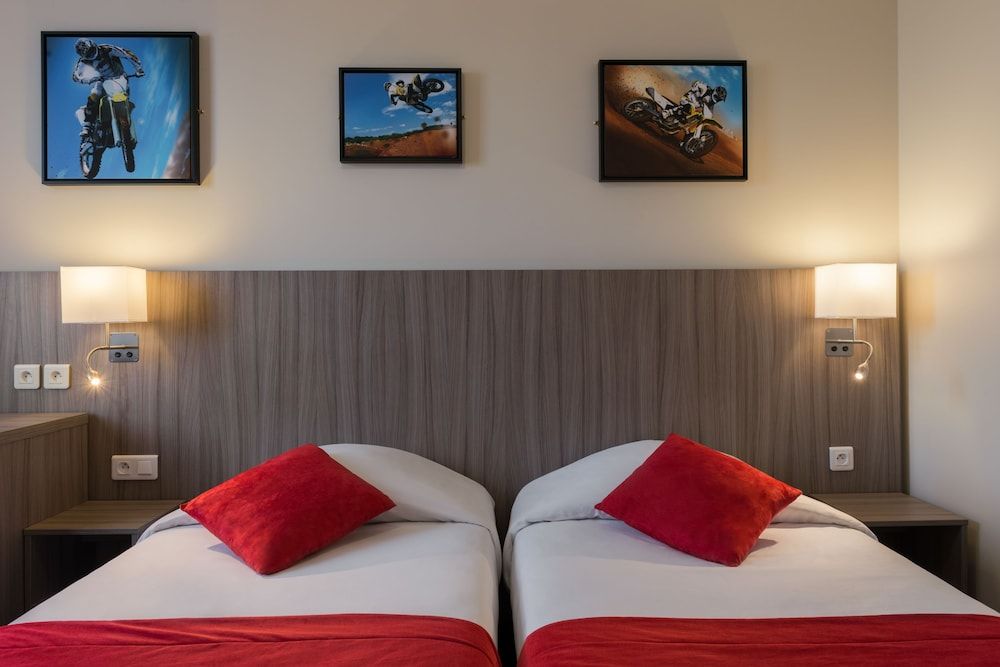 Room - 1 Twin, City View