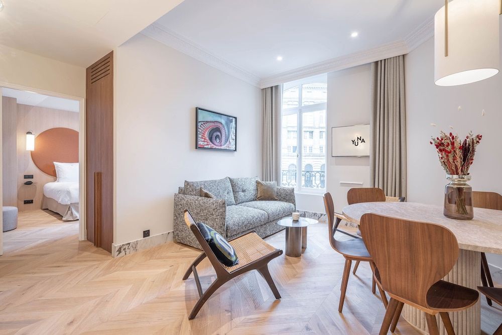 2 Bedroom Apartment with street view - 70m²