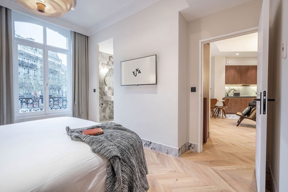 2 Bedroom Apartment with street view - 70m²