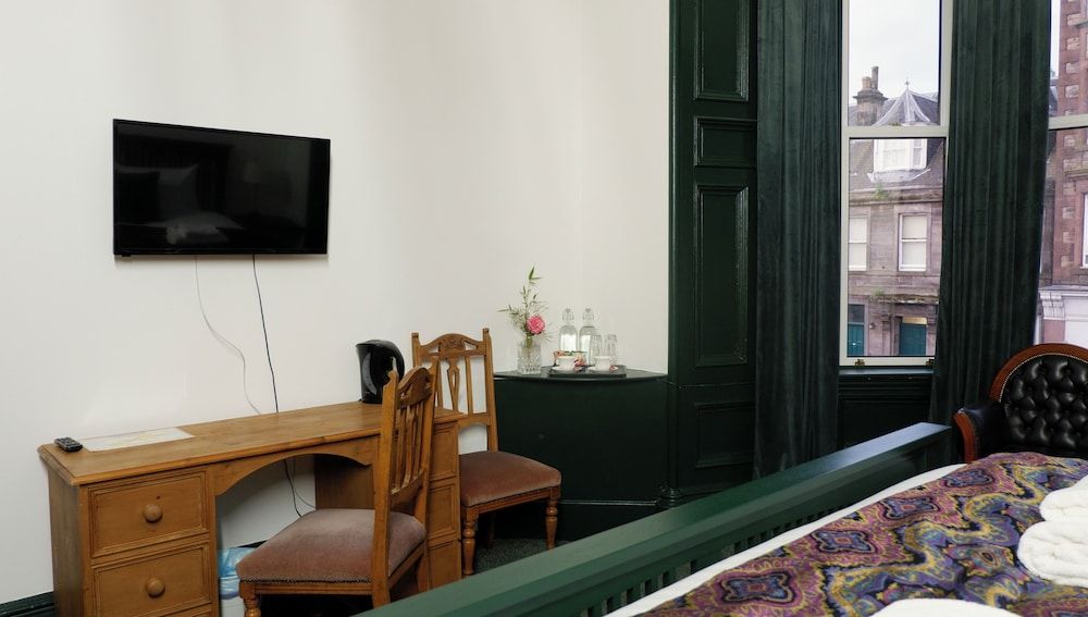 4 Friends House Deluxe Double Room 5