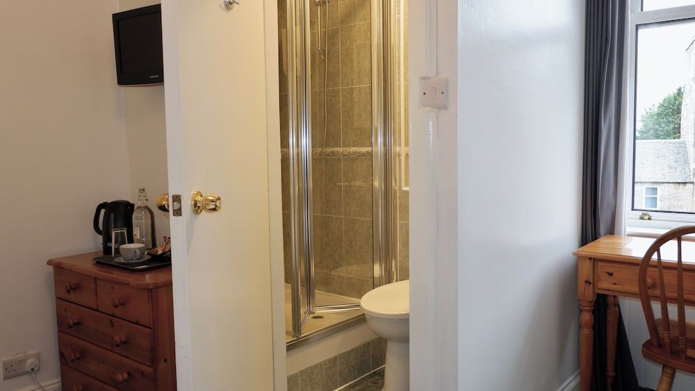 4 Friends House Comfort Single Room 5