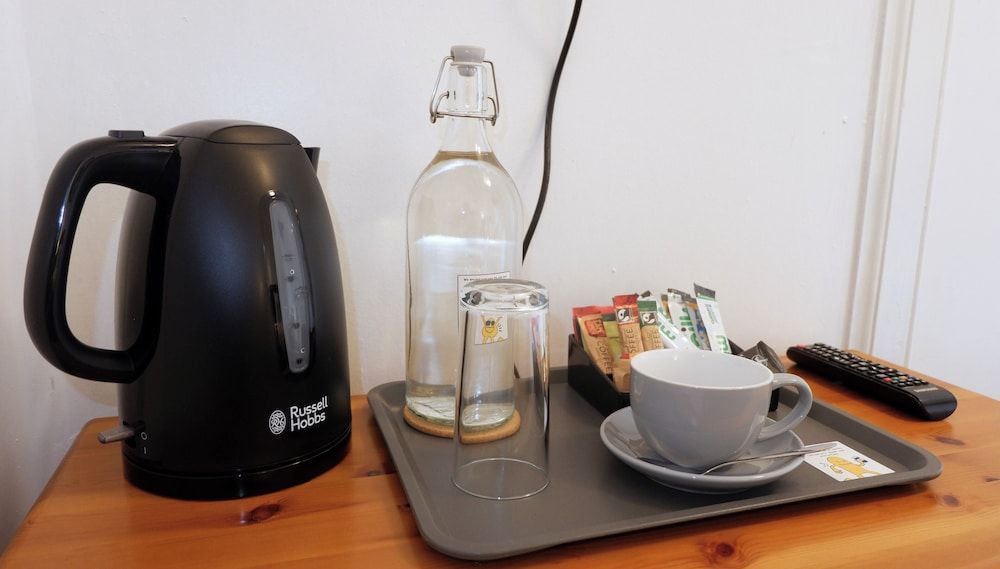 4 Friends House Comfort Single Room 7