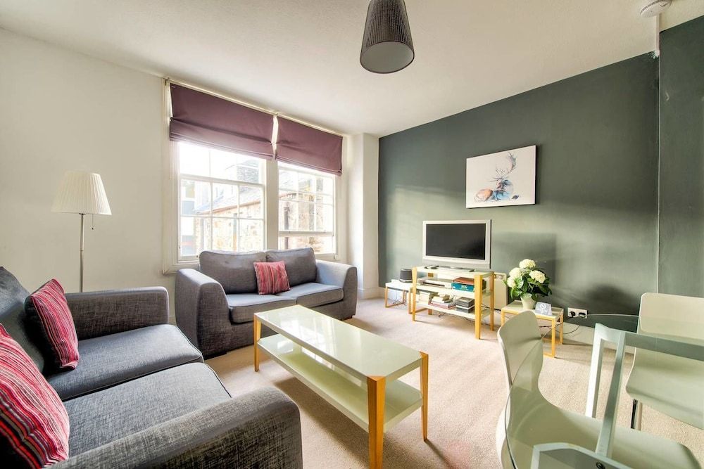 JOIVY Great Location - Lovely Rose St Apt in City Centre