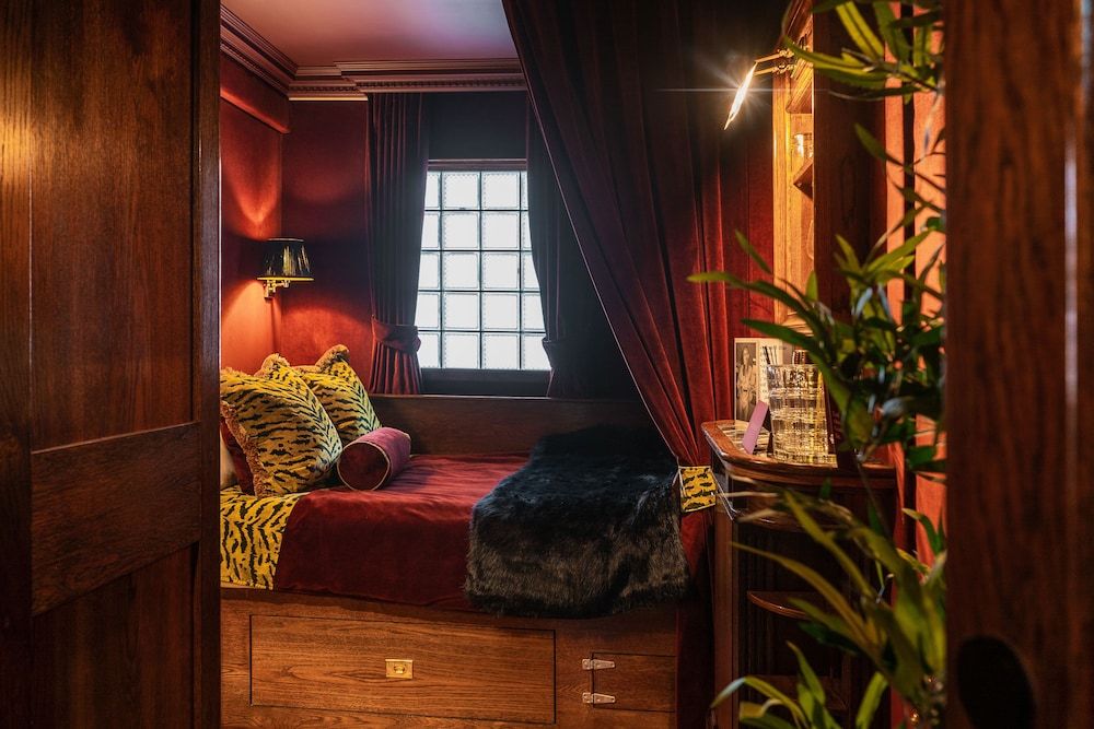 House of Gods Hotel The Cabin 8