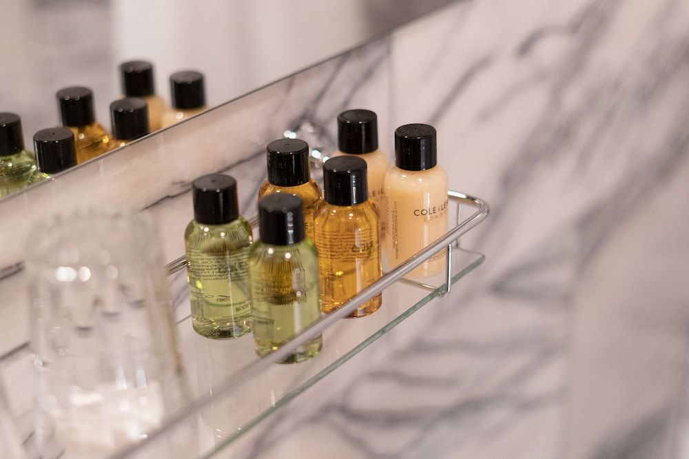 House of Gods Hotel The Cabin 4