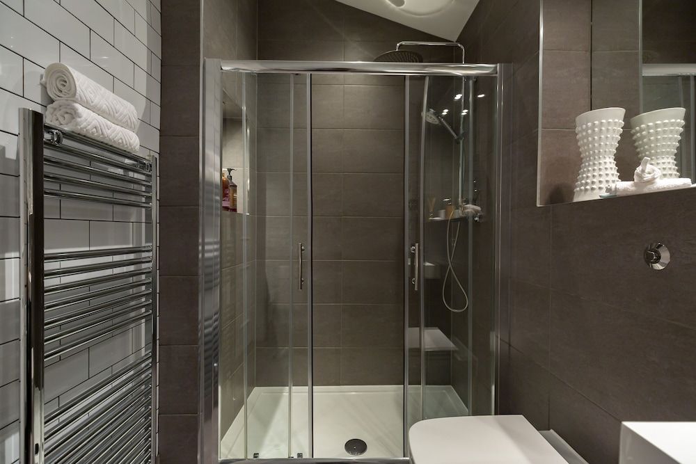 Crescent House Heriot Suite 6