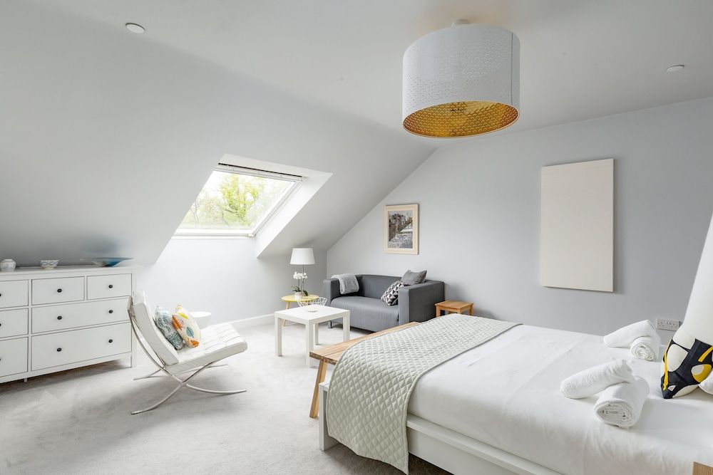 Crescent House Calton Suite 4