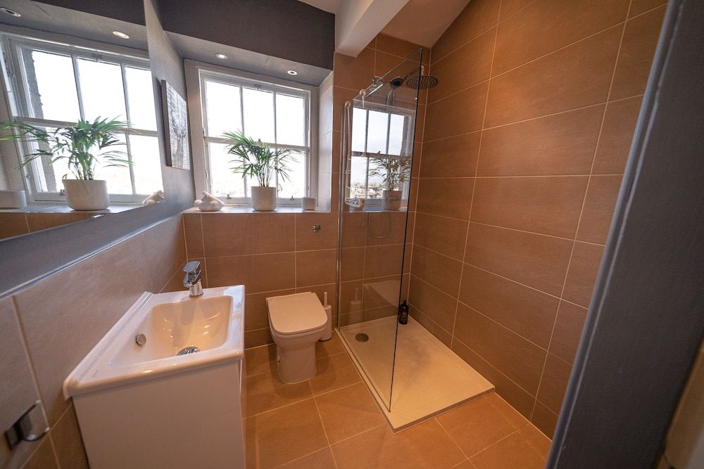 Crescent House Pentland Suite 3