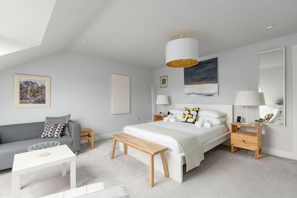 Crescent House Calton Suite 3