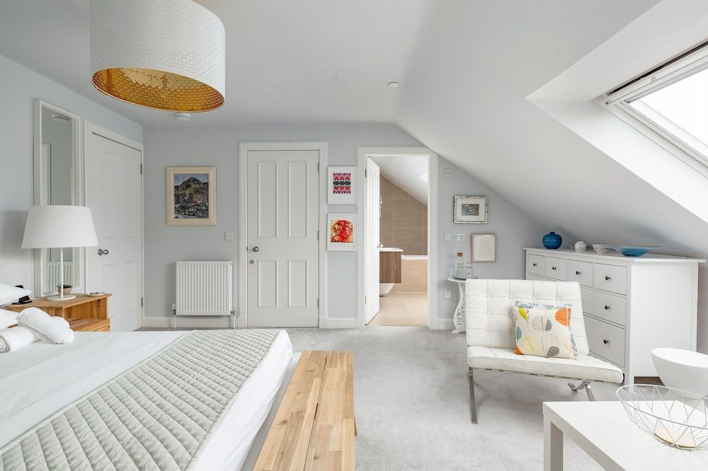 Crescent House Calton Suite 2