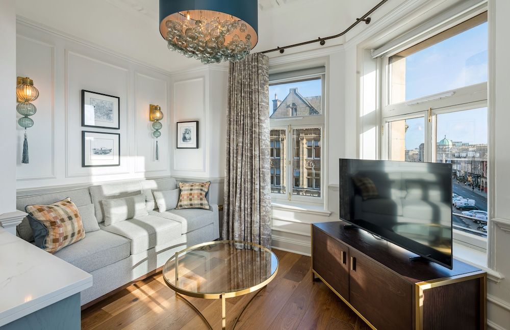 RÌGH Residences Edwardian Suite 4