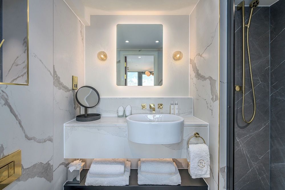 Bathroom shower