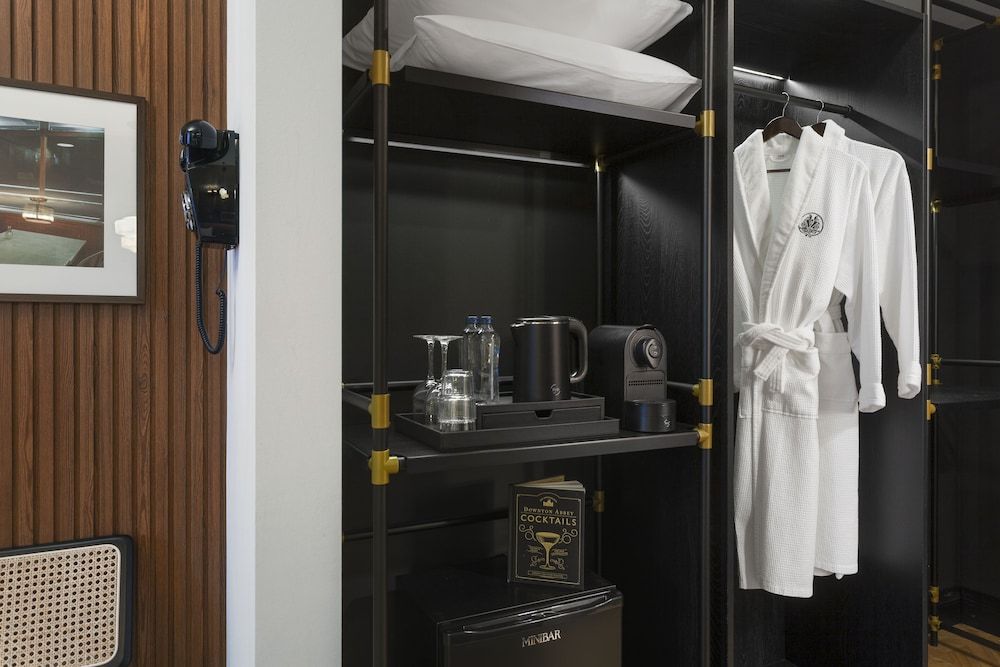 Artizan - Design Hotel Standard Twin Room 6