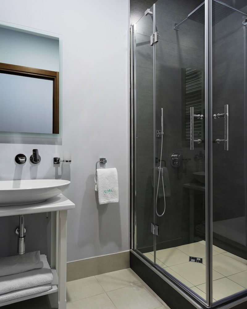 Alma Boutique Hotel Standard Room - Street View 5