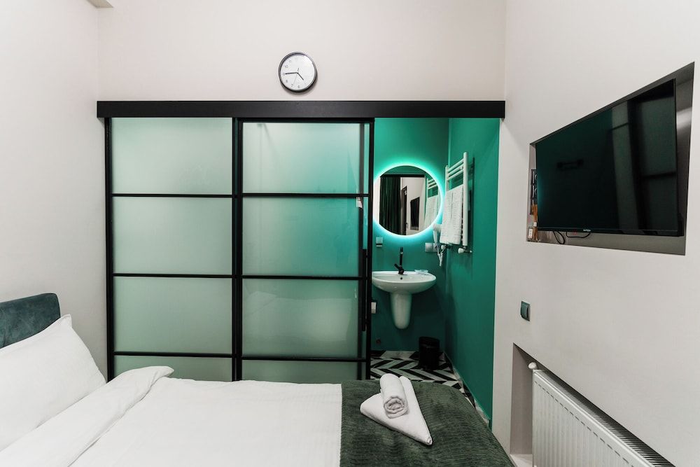 Trinity Hotel Economy Double Room, City View 7