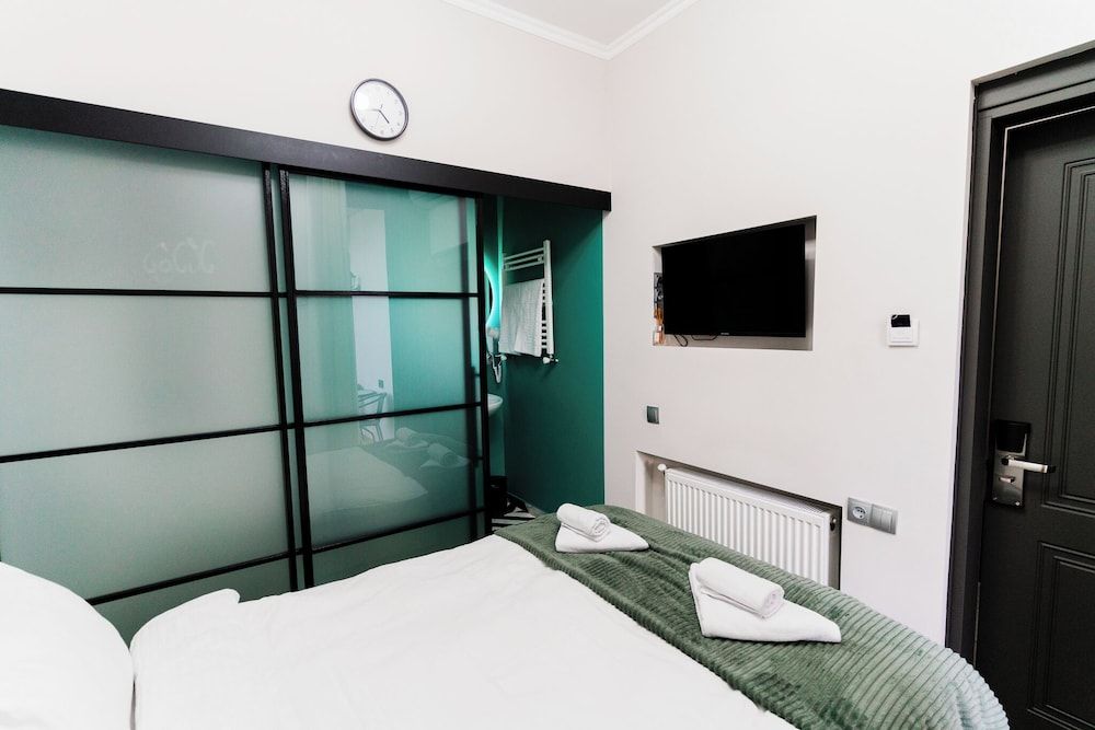 Trinity Hotel Economy Double Room, City View 2