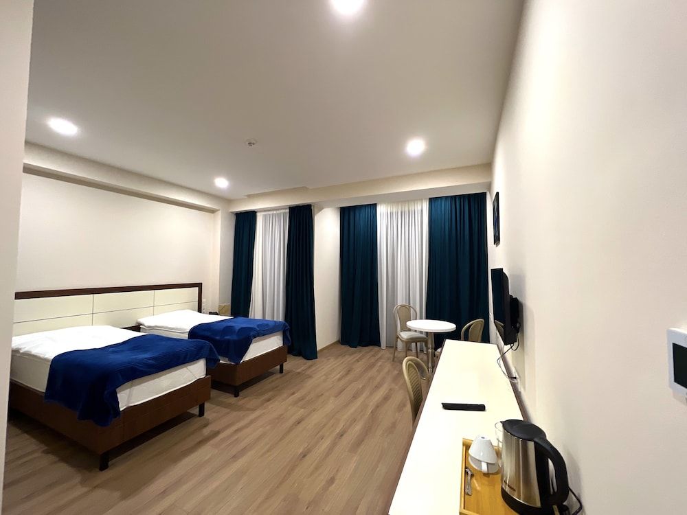Twin Room, 2 Twin Beds, City View