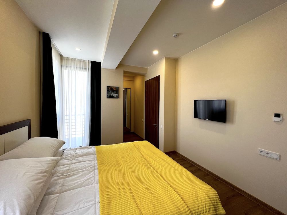 Room, 1 King Bed, Accessible, Garden View