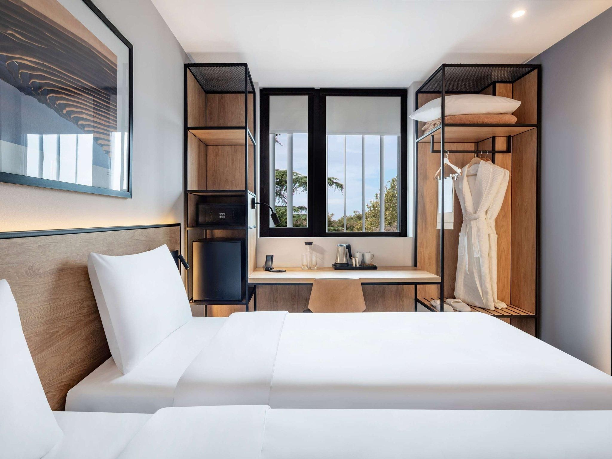 Standard Twin Room