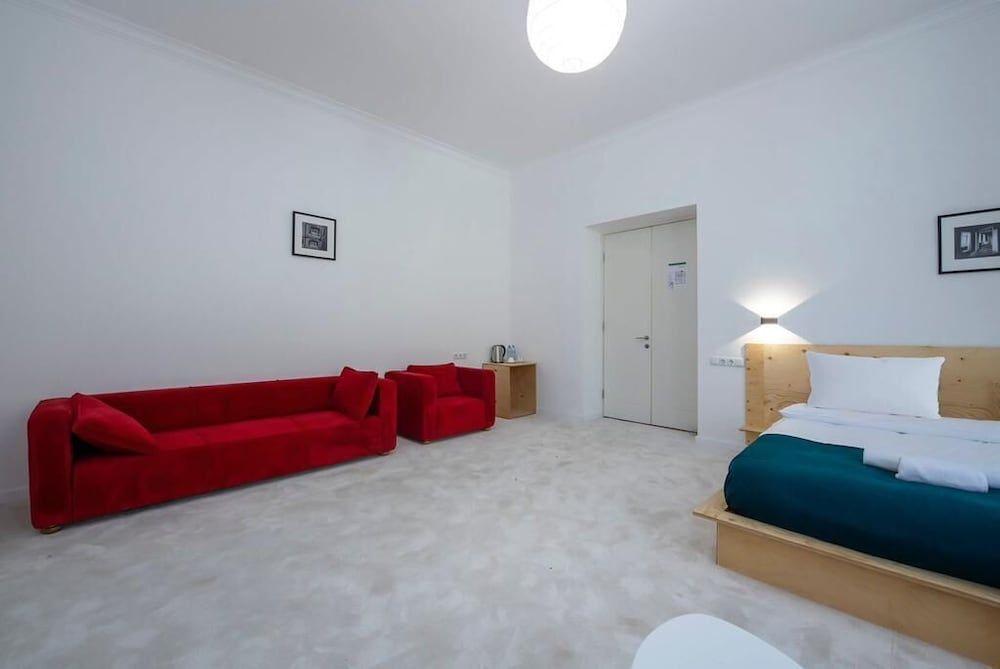 Opera Hotel Comfort Quadruple Room, City View 2