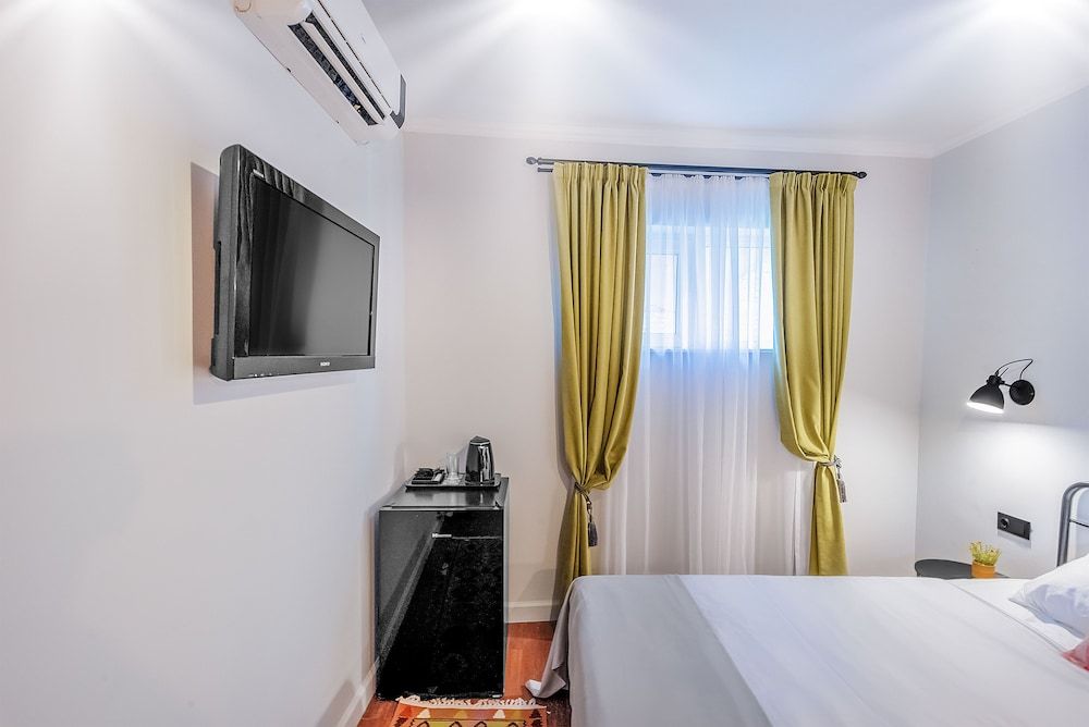 Double Room (V)