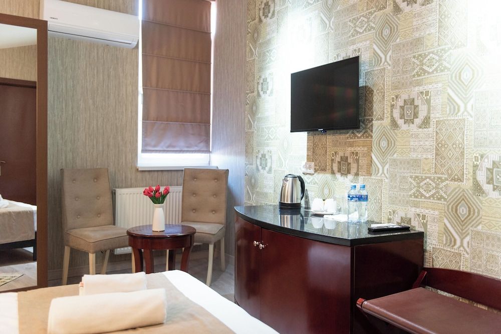 Kraveli Hotel Comfort Double Room, City View 26