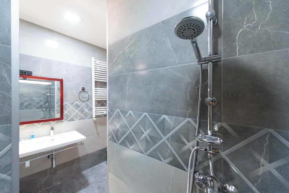 Kraveli Hotel Comfort Double Room, City View 18