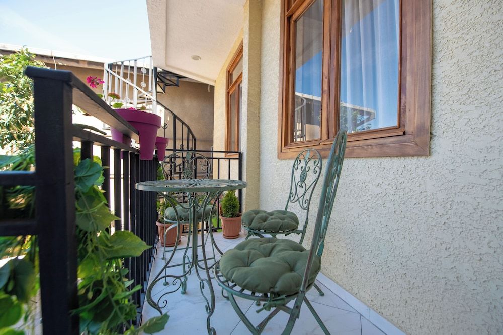 Kraveli Hotel Comfort Double Room, City View 13