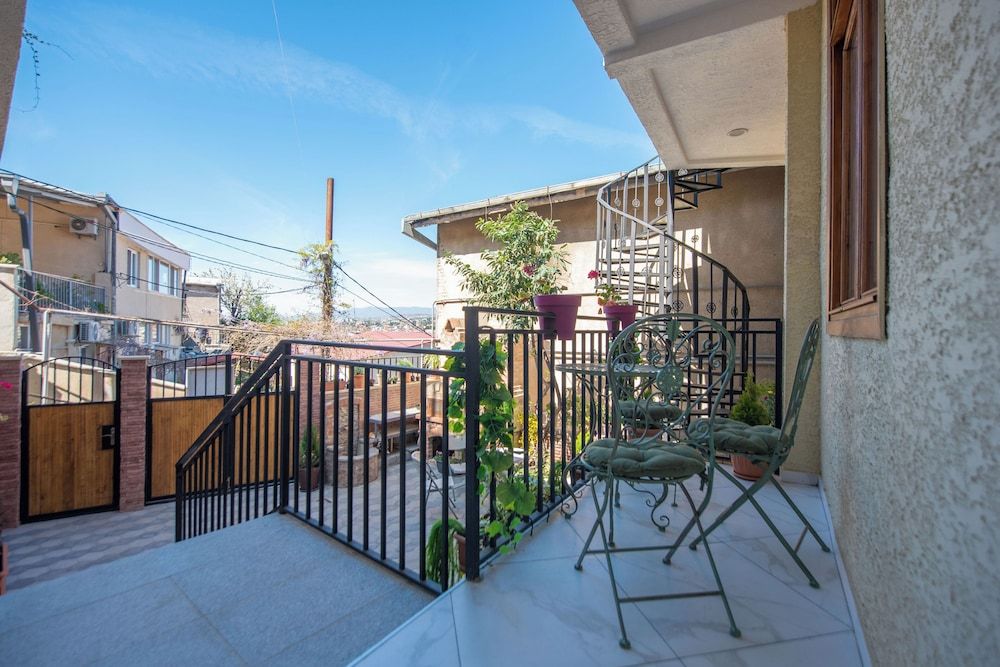 Kraveli Hotel Comfort Double Room, City View 12