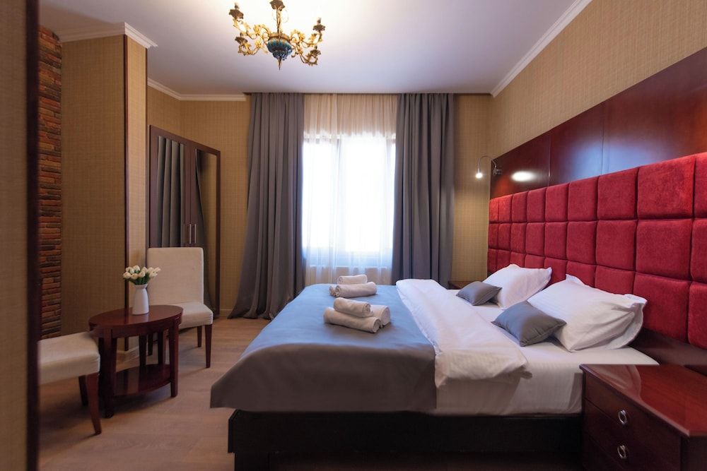 Kraveli Hotel Comfort Double Room, City View 10