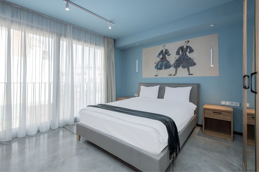 Urban Apartments 17 Executive Suits One-bedroom Apartment 2