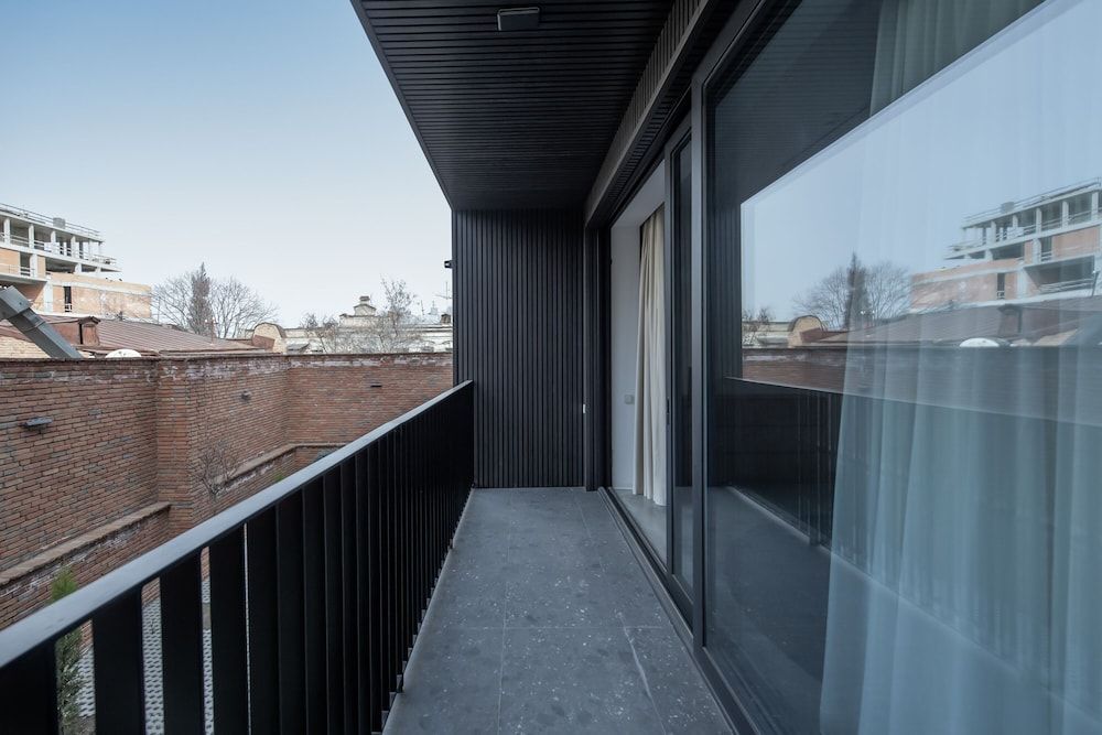 Urban Apartments 17 Executive Suits One-bedroom Apartment 8