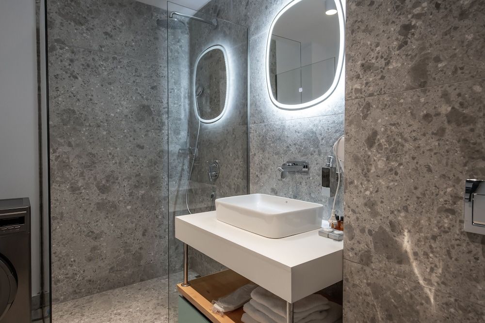 Urban Apartments 17 Executive Suits One-bedroom Apartment 10