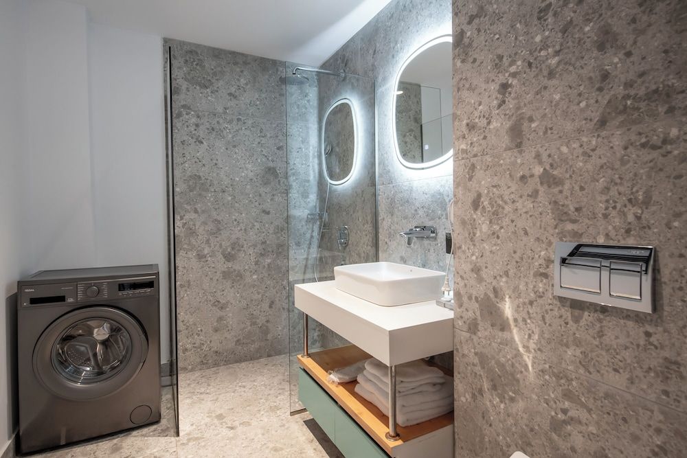 Urban Apartments 17 Executive Suits One-bedroom Apartment 11