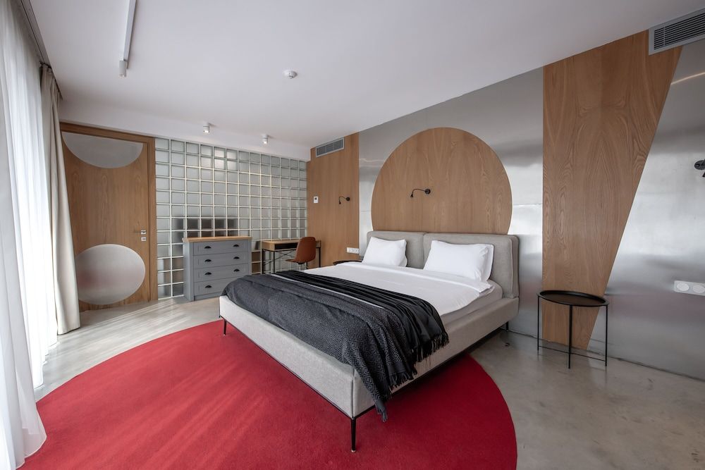 Urban Apartments 17 Executive Suits One-bedroom Apartment 3