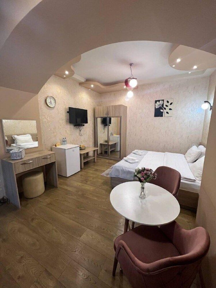 SANAPIRO Deluxe Room 6