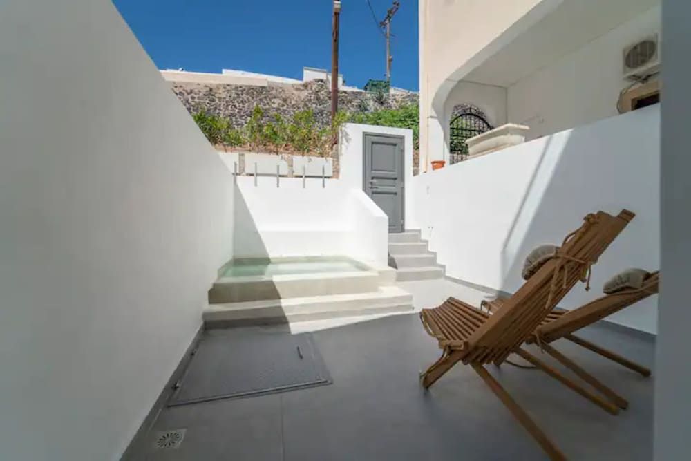 Central Apartment with Terrace & Jacuzzi