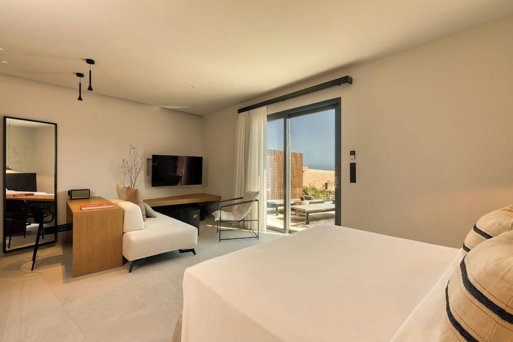 Domes Novos Santorini, Autograph Collection Euphoria Bungalow with Zen Pool 3