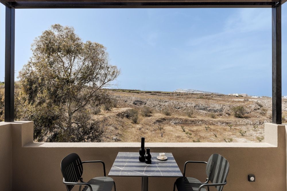 Hidden Hills Loft Suite with Outdoor Hot Tub 4