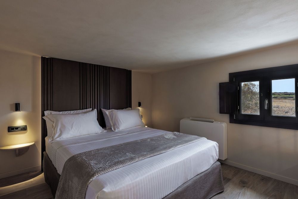 Hidden Hills Loft Suite with Outdoor Hot Tub