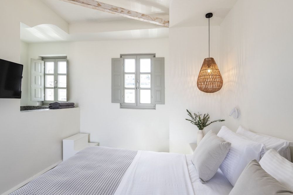 Junior Suite, City or Partial Sea View, Balcony/Patio