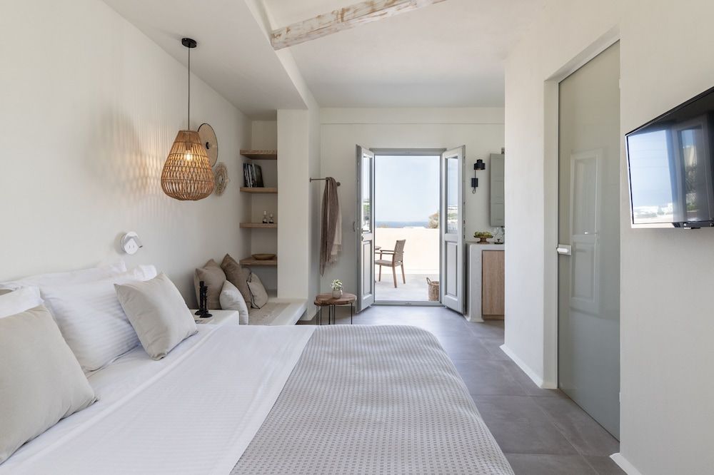 Junior Suite, City or Partial Sea View, Balcony/Patio
