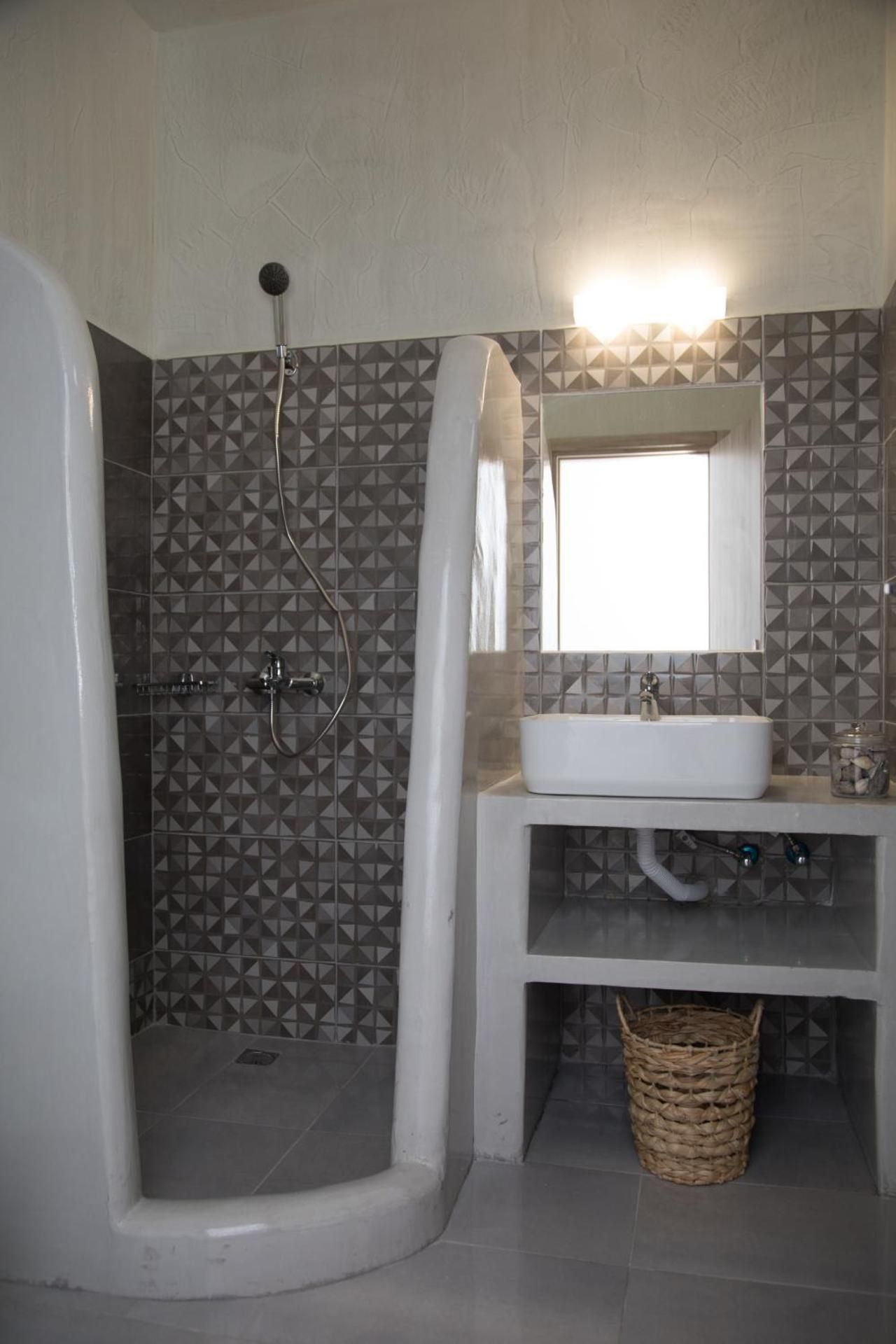 One-Bedroom Apartment  with outdoor hot tub