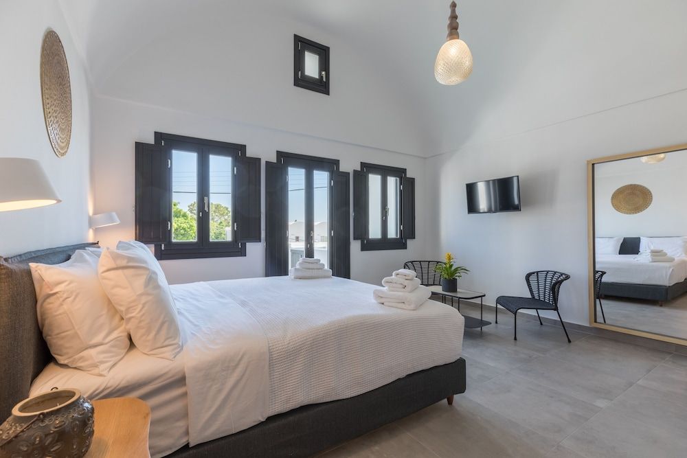CENTRAL STUDIO WITH BALCONY & JACUZZI