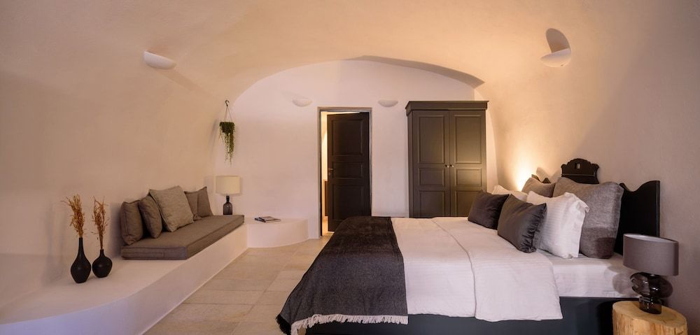 Cave Junior Suite