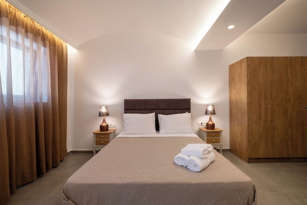 Junior Suite, Hot Tub, Beachside (4 Guests)