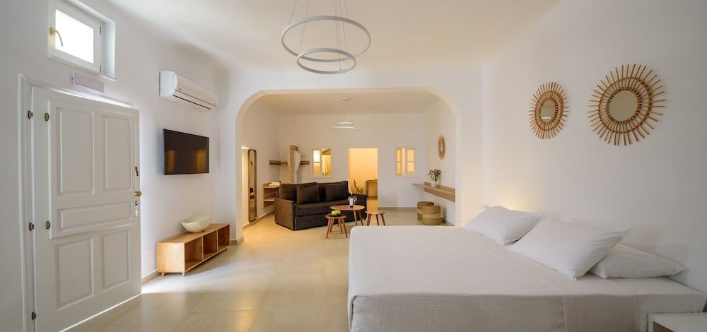 Honeymoon Suite with Caldera View