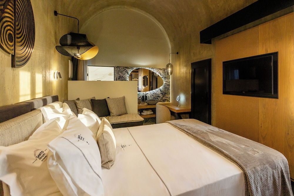 Honeymoon Suite with Outdoor Jetted Tub